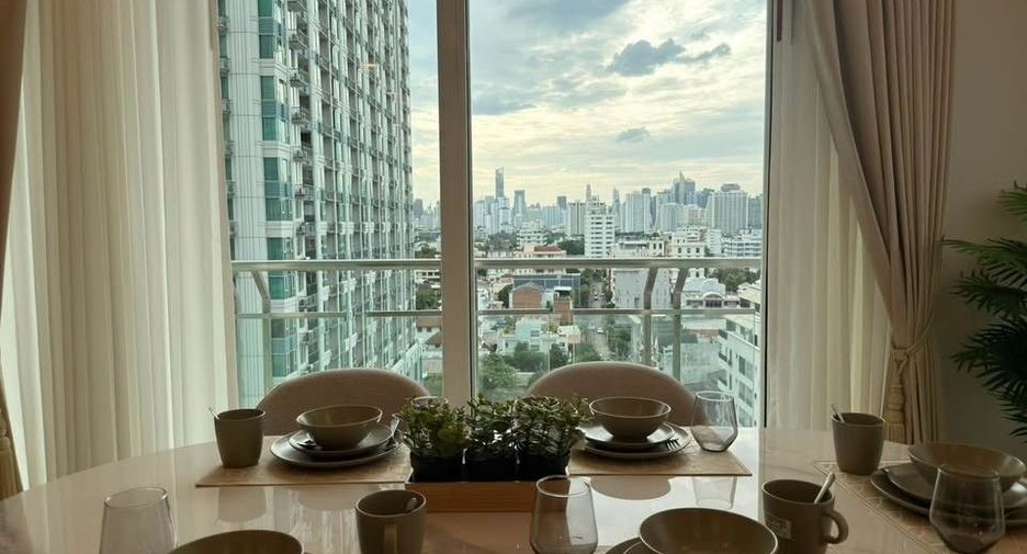 For rent 3 bedrooms condo in Watthana, Bangkok