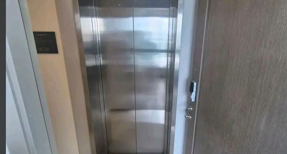 For rent 2 bedrooms condo in Pathum Wan, Bangkok