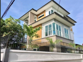 Haus zur Miete mit 4 Zimmer in Lat Phrao, Bangkok