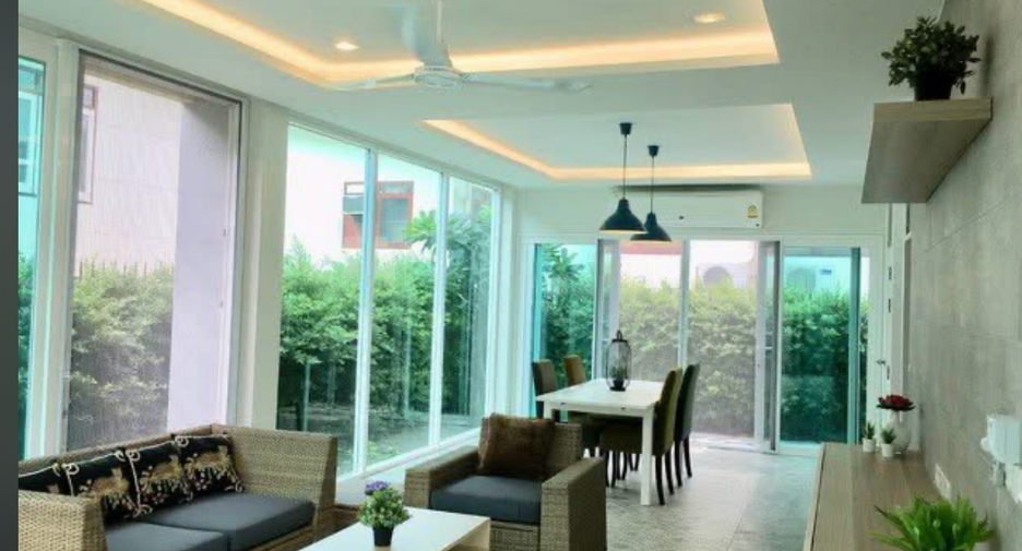 Haus zur Miete mit 4 Zimmer in Lat Phrao, Bangkok