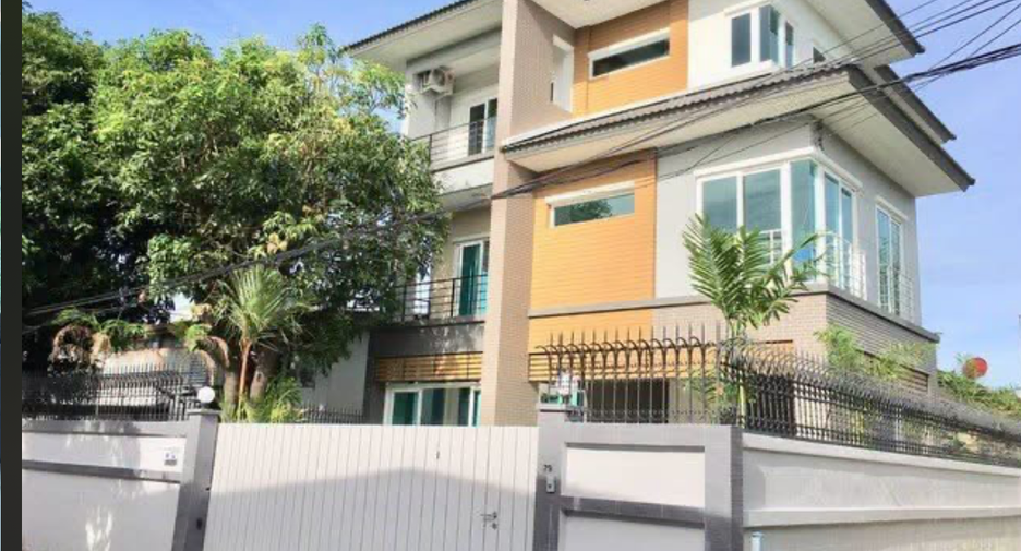 Haus zur Miete mit 4 Zimmer in Lat Phrao, Bangkok