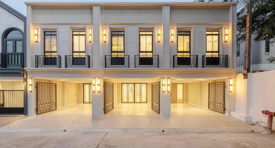 Reihenhaus zum Kauf mit 3 Zimmer in Watthana, Bangkok