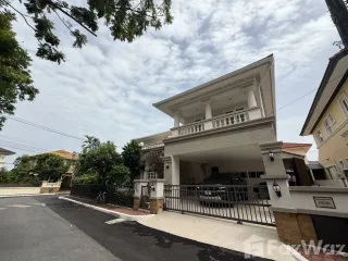 For sale and for rent 4 bedrooms house in Phra Khanong, Bangkok