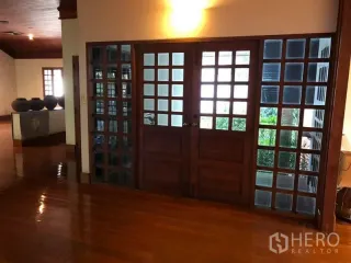 For sale 3 bedrooms house in Phra Khanong, Bangkok