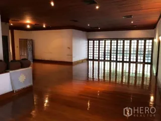 For sale 3 bedrooms house in Phra Khanong, Bangkok