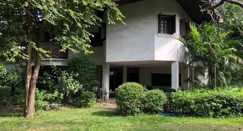 For sale 3 bedrooms house in Phra Khanong, Bangkok