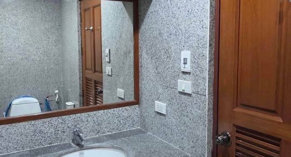 For sale 2 ベッドルーム condo in Watthana, Bangkok