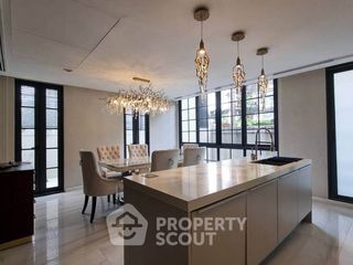 Reihenhaus zur Miete und zum Kauf mit 4 Zimmer in Watthana, Bangkok
