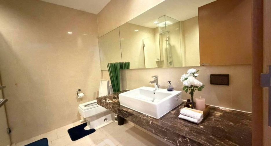 For sale 2 ベッドルーム condo in Khlong Toei, Bangkok