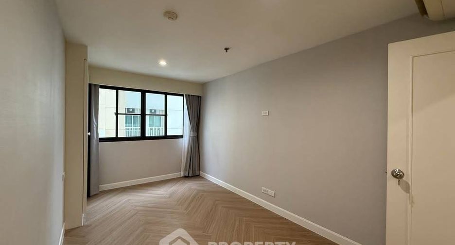 For sale 3 bedrooms condo in Watthana, Bangkok