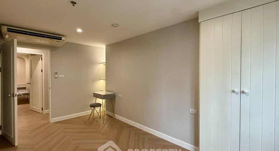 For sale 3 bedrooms condo in Watthana, Bangkok