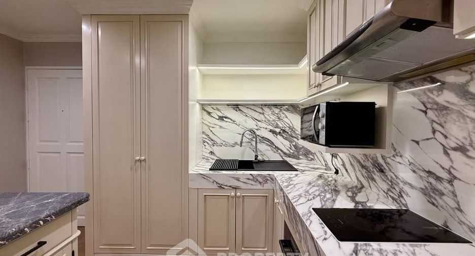 For sale 3 bedrooms condo in Watthana, Bangkok