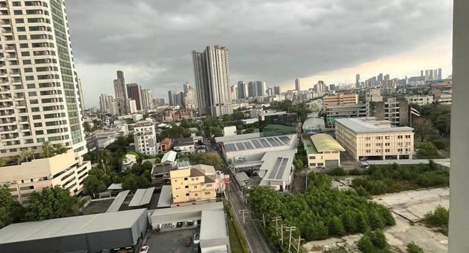 For sale 1 bed condo in Khlong Toei, Bangkok