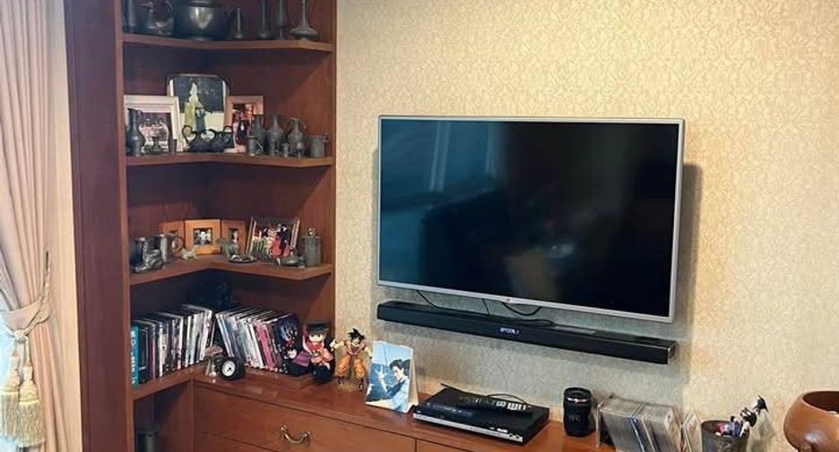 For sale 1 bed condo in Khlong Toei, Bangkok