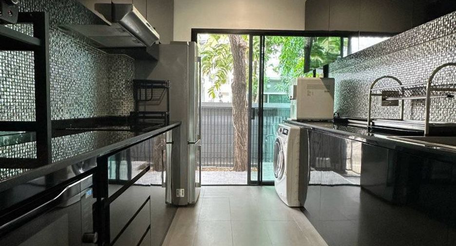 À louer et à vendre 5 chambres maison à Prawet, Bangkok