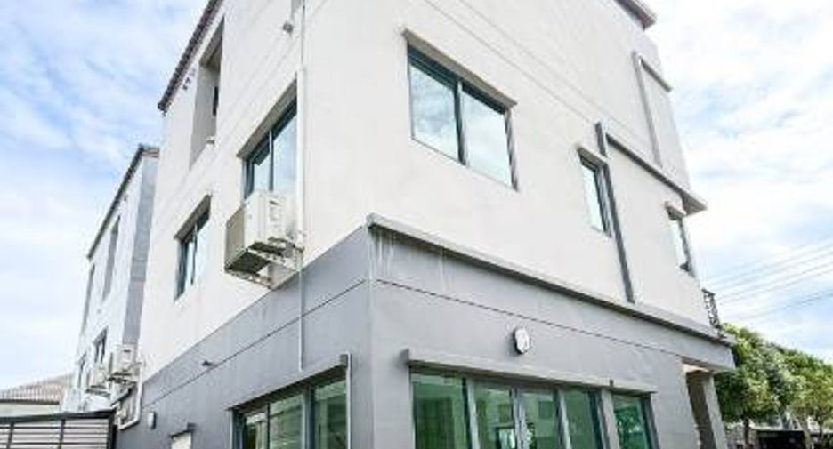 Reihenhaus zum Kauf mit 4 Zimmer in Thung Khru, Bangkok