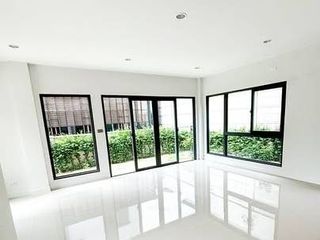 Reihenhaus zum Kauf mit 4 Zimmer in Thung Khru, Bangkok