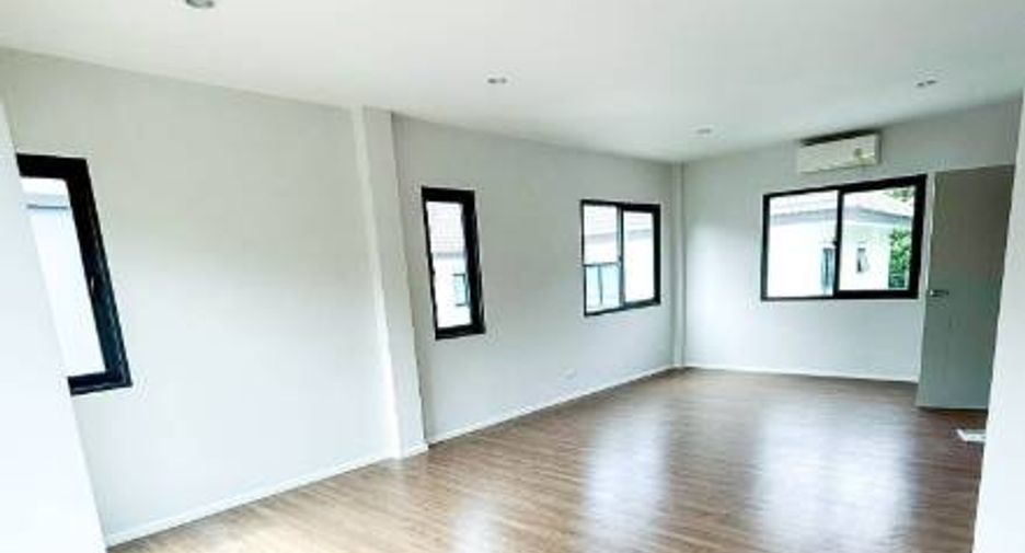 Reihenhaus zum Kauf mit 4 Zimmer in Thung Khru, Bangkok