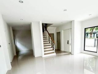 Reihenhaus zum Kauf mit 4 Zimmer in Thung Khru, Bangkok