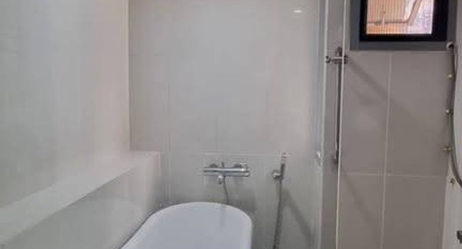 Condo en venta de 2 habitaciones en Yan Nawa, Bangkok