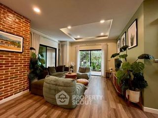 À vendre 3 chambres maison à Si Racha, Chonburi