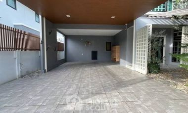 For sale 3 bedrooms house in Si Racha, Chonburi