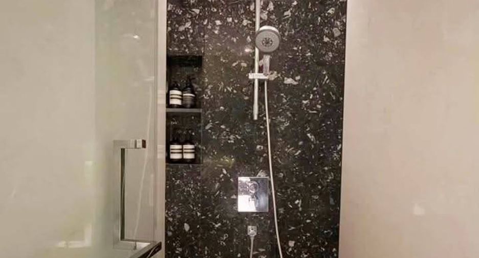 For sale 1 bed condo in Khlong Toei, Bangkok
