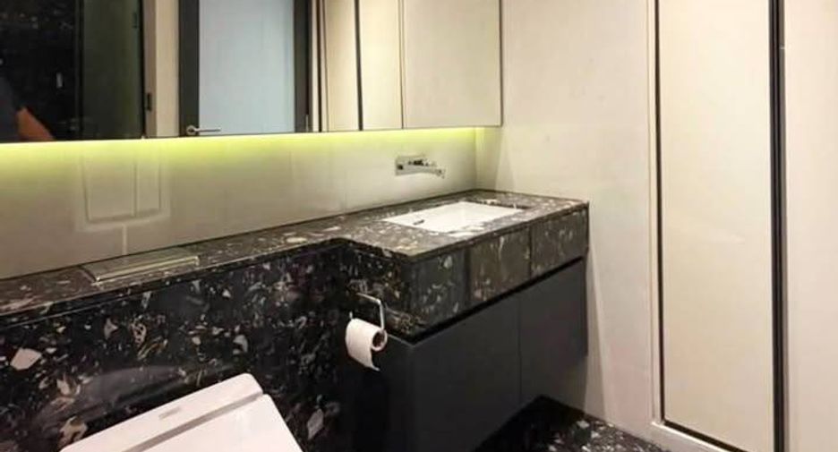 For sale 1 bed condo in Khlong Toei, Bangkok