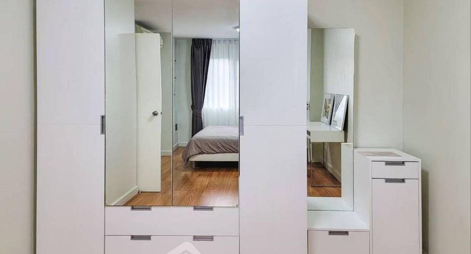 For sale 1 bed condo in Khlong Toei, Bangkok