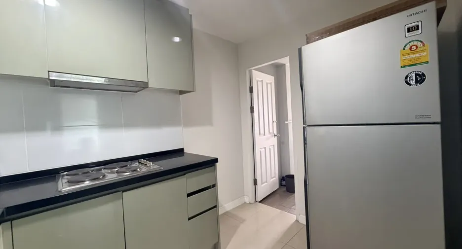 For rent 3 bedrooms condo in Huai Khwang, Bangkok