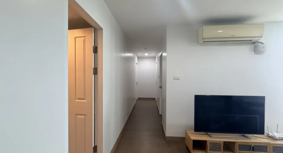 For rent 3 bedrooms condo in Huai Khwang, Bangkok