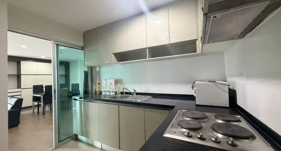 For rent 3 bedrooms condo in Huai Khwang, Bangkok