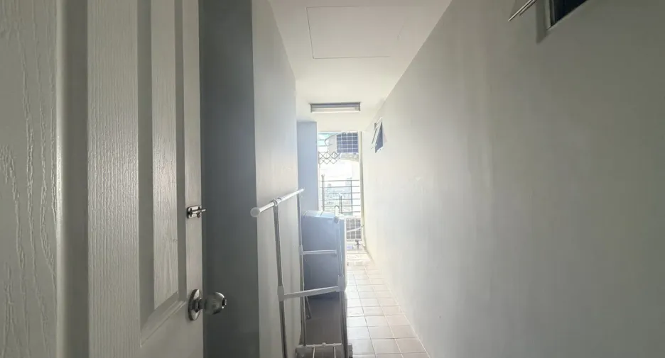 For rent 3 bedrooms condo in Huai Khwang, Bangkok