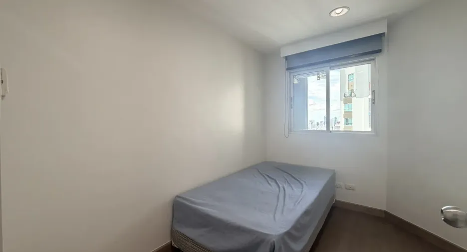 For rent 3 bedrooms condo in Huai Khwang, Bangkok