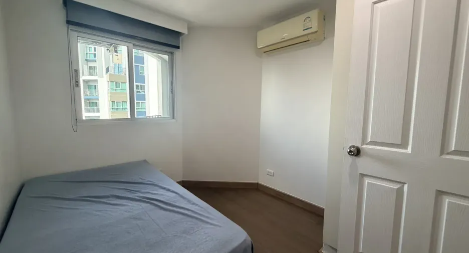 For rent 3 bedrooms condo in Huai Khwang, Bangkok