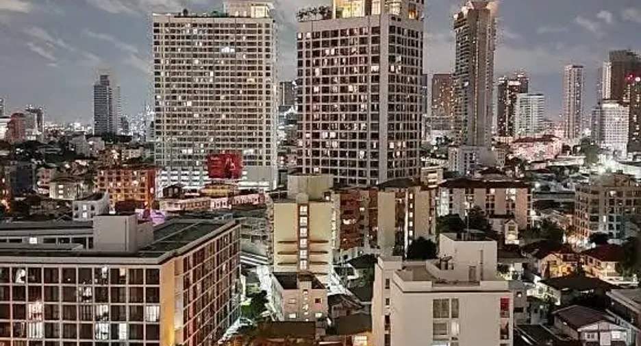 Wohnung zur Miete mit 1 Zimmer in Huai Khwang, Bangkok