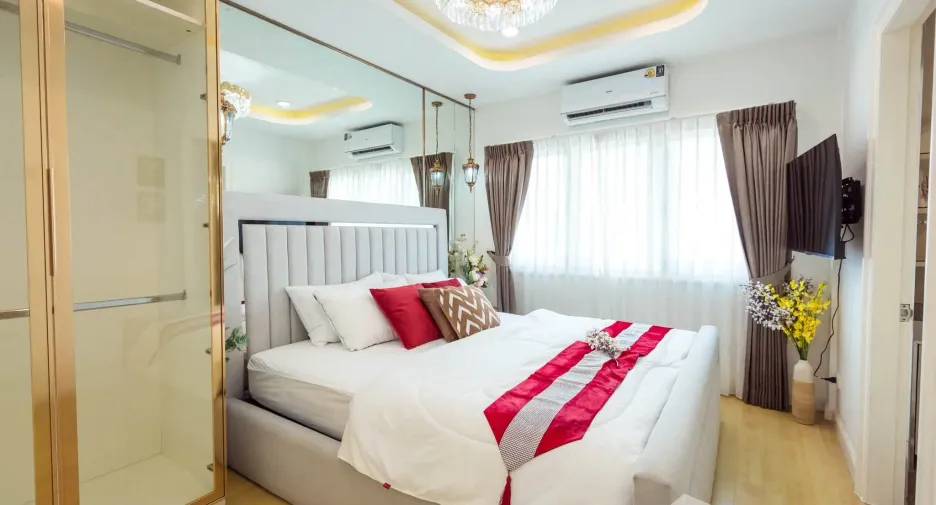For sale and for rent 4 bedrooms townhouse in Lat Phrao, Bangkok