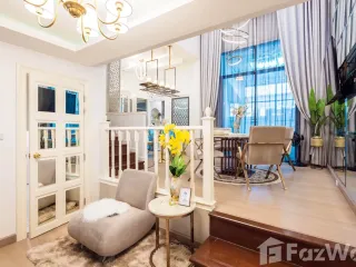 Casa adosada en venta y en alquiler de 4 habitaciones en Lat Phrao, Bangkok