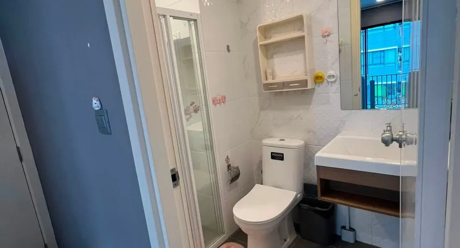 Condo en alquiler de 2 habitaciones en Wang Thonglang, Bangkok