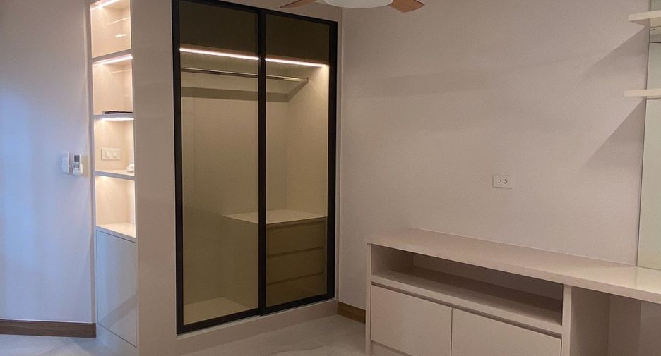 Condo en alquiler de 3 habitaciones en Watthana, Bangkok