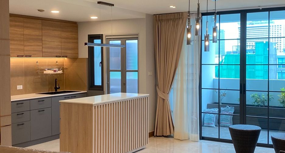 Condo en alquiler de 3 habitaciones en Watthana, Bangkok