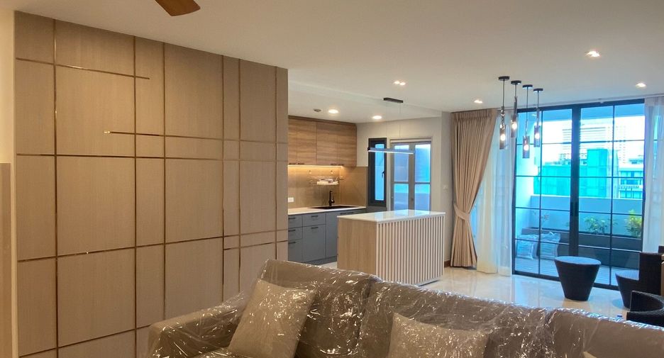 Condo en alquiler de 3 habitaciones en Watthana, Bangkok