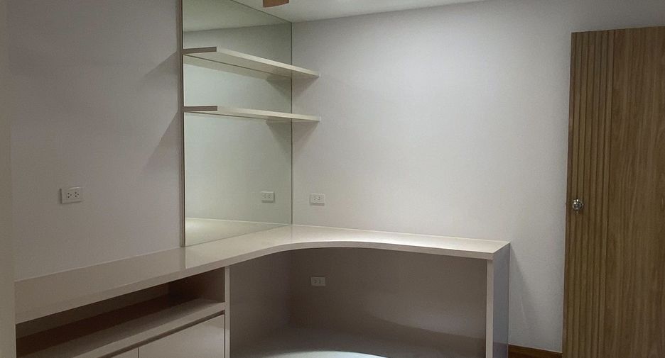 Condo en alquiler de 3 habitaciones en Watthana, Bangkok