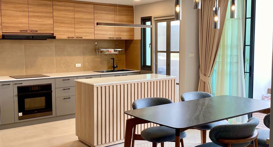 Condo en alquiler de 3 habitaciones en Watthana, Bangkok