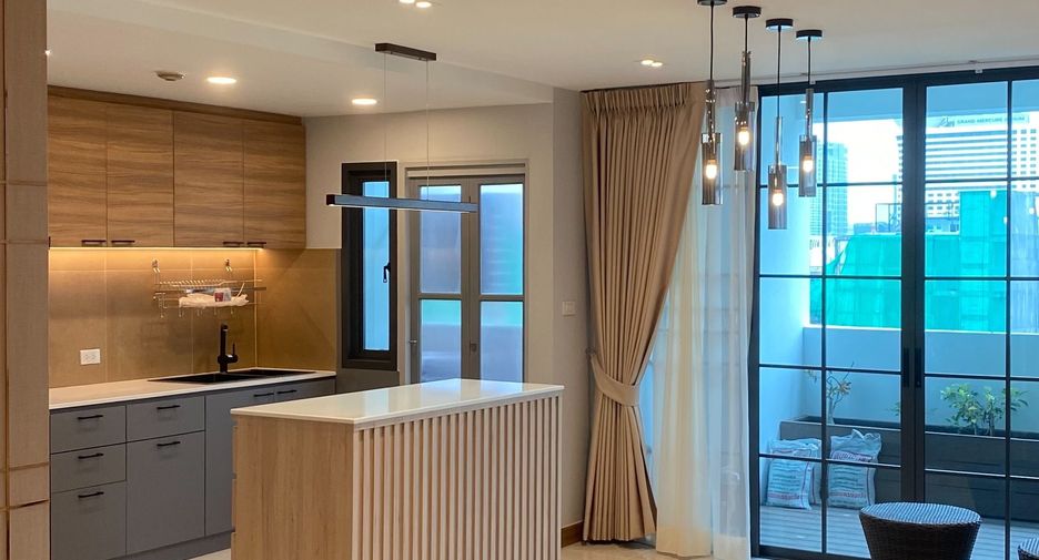 Condo en alquiler de 3 habitaciones en Watthana, Bangkok