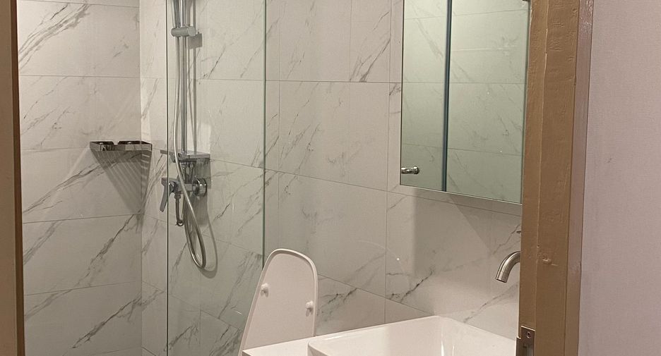 Condo en alquiler de 3 habitaciones en Watthana, Bangkok