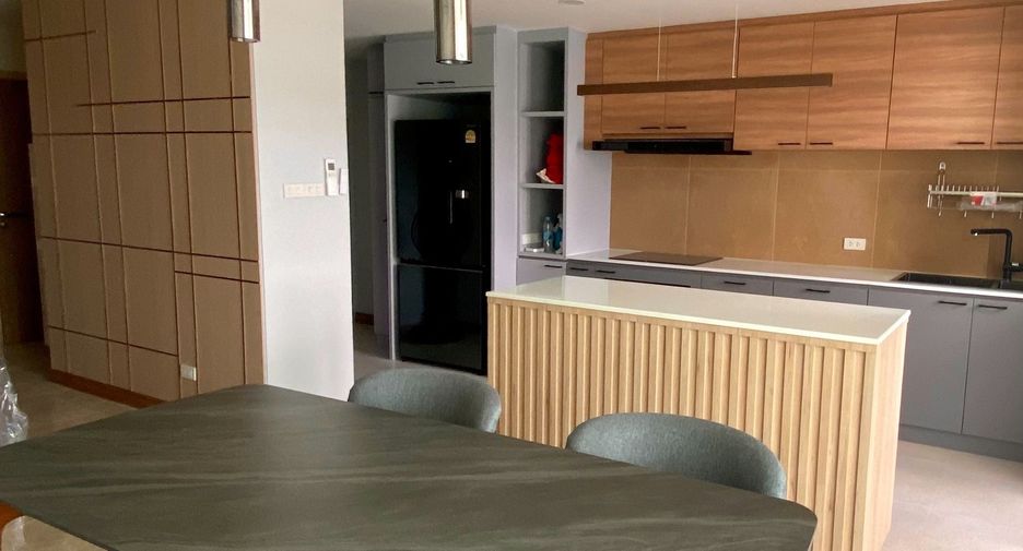 Condo en alquiler de 3 habitaciones en Watthana, Bangkok
