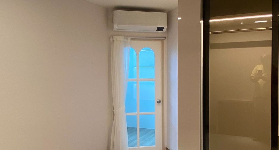 Condo en alquiler de 3 habitaciones en Watthana, Bangkok