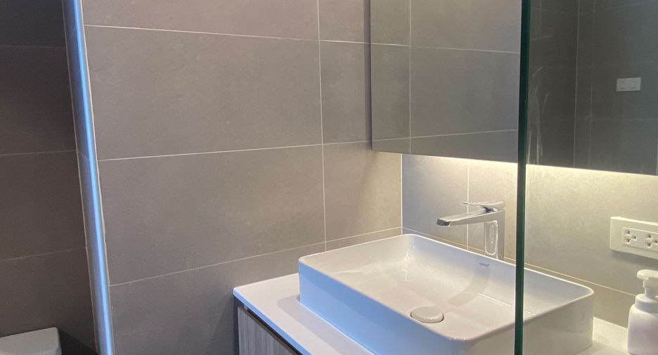 Condo en alquiler de 3 habitaciones en Watthana, Bangkok