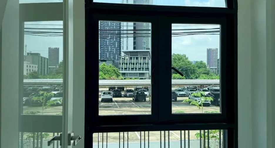 Reihenhaus zum Kauf und zur Miete mit 3 Zimmer in Suan Luang, Bangkok